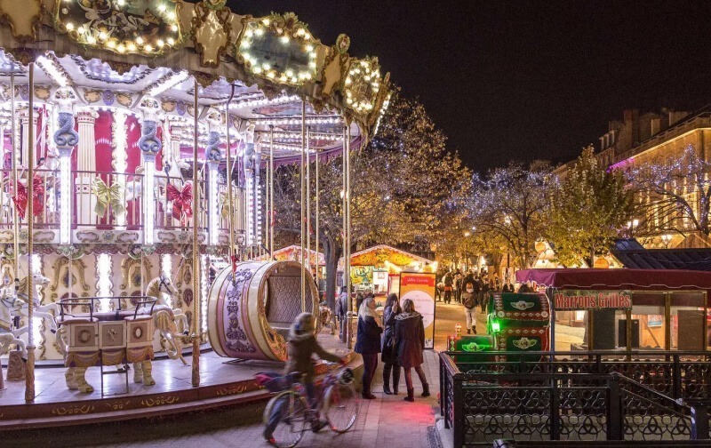 Photo du carrousel marché de noël Bordeaux